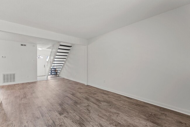 Building Photo - Virginia Beach Townhome