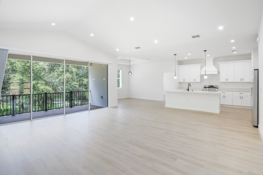 Building Photo - 36473 Piney Ridge Blvd