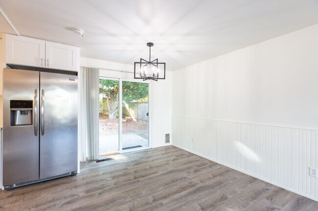 Building Photo - 8024 Florida Dr