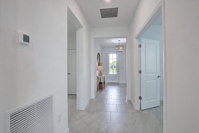 Building Photo - 18315 Ridgeline Dr