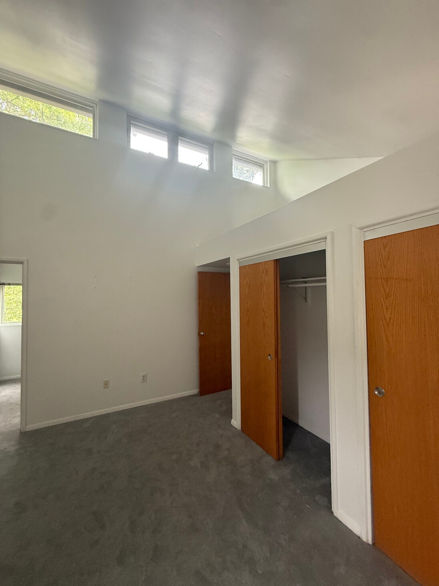 Building Photo - 1051 Danby Rd