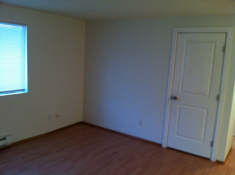 Building Photo - 736 22nd St NE