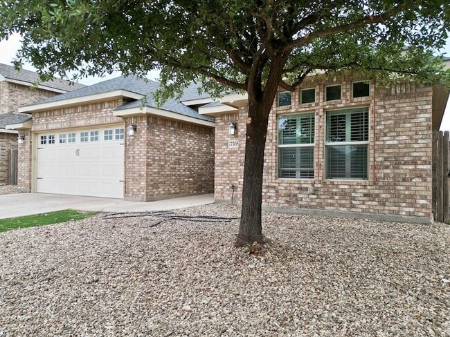 Building Photo - 7305 Bellini St