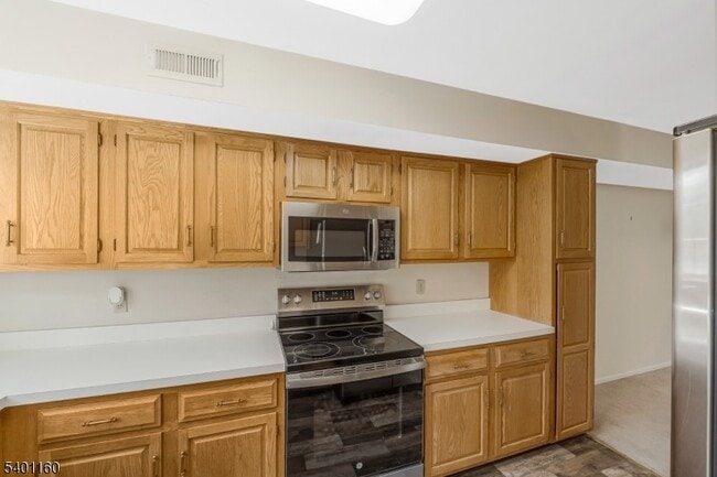 Building Photo - 62 Bentley Ct