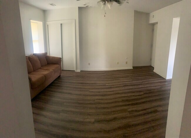 Building Photo - 1205 Pershing Rd