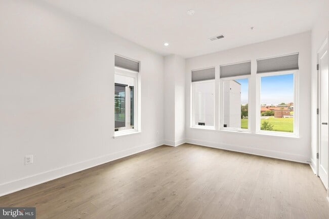 Building Photo - 39 Lower Service Ct NW