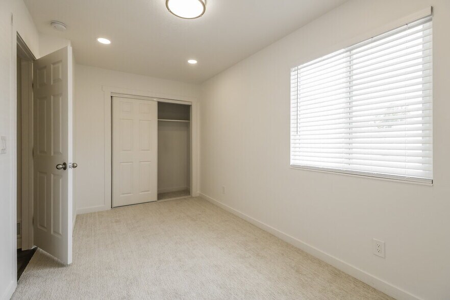 Building Photo - 2098 E Weeping Willow Way