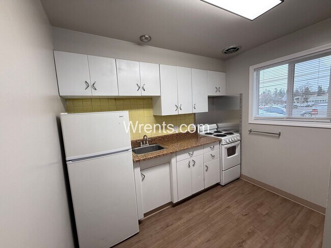 Building Photo - $500 off Move in Special - 2 Bed/1 Bath Cheney EWU
