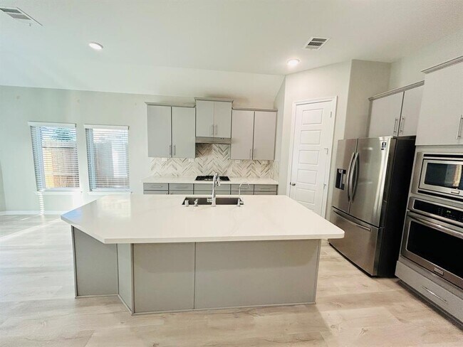 Building Photo - 18314 Southwood Creek Dr