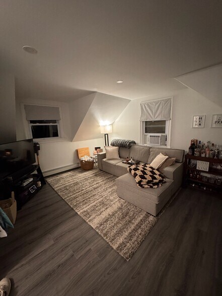 Building Photo - 10 Brompton Pl