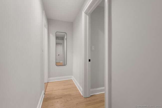 Building Photo - 10 Clarmore Dr