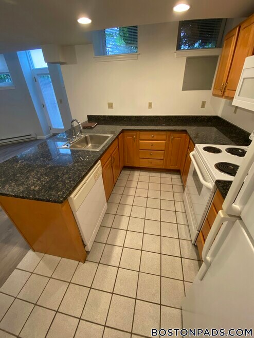 Building Photo - 117 Park Dr