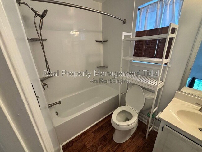 Building Photo - 461 Charter Oak Dr