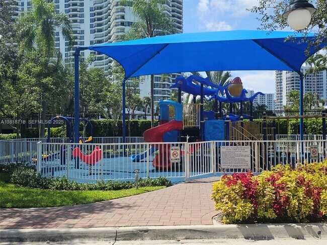 Building Photo - 3600 Mystic Pointe Dr