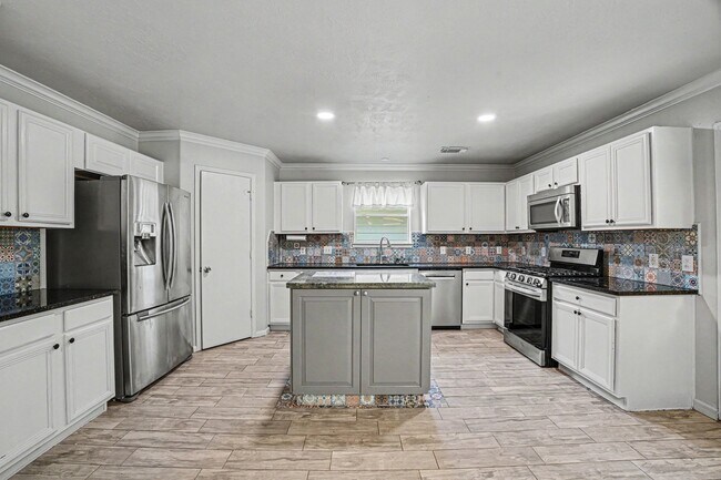Building Photo - 25338 Barmby Dr