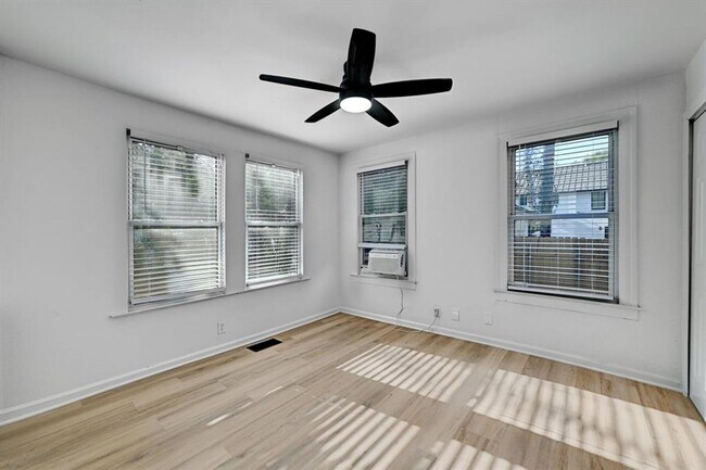 Building Photo - 2305 Longview St