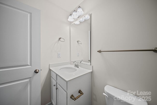 Building Photo - 916 S Battleground Ave