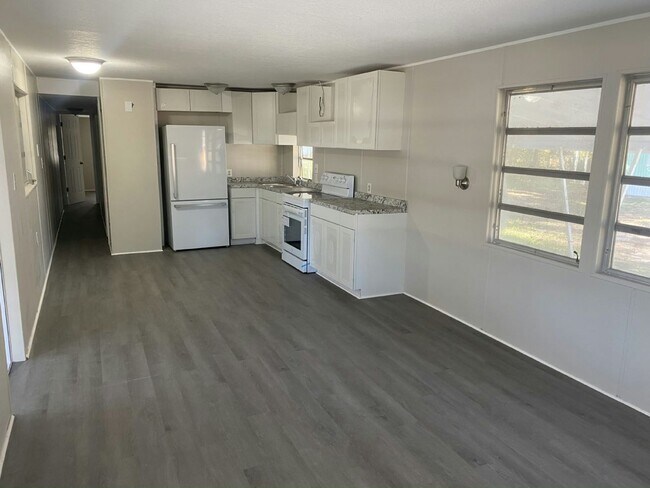 Building Photo - 5 Crest Ave