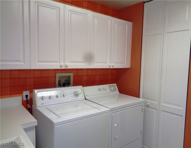 Building Photo - 610 Laguna Royale Blvd