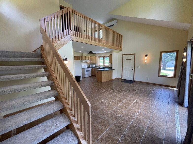 Building Photo - 28690 W Lake Dr