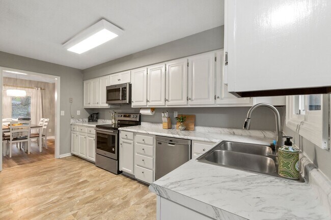 Building Photo - 1207 Timbers Ln