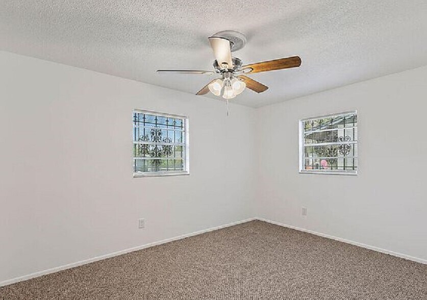 Building Photo - 405 Adele St