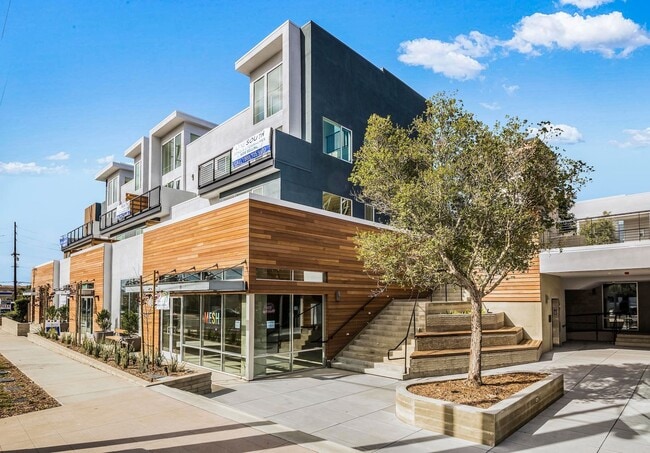 Building Photo - Newly build 3 bedroom South Redondo Townhome