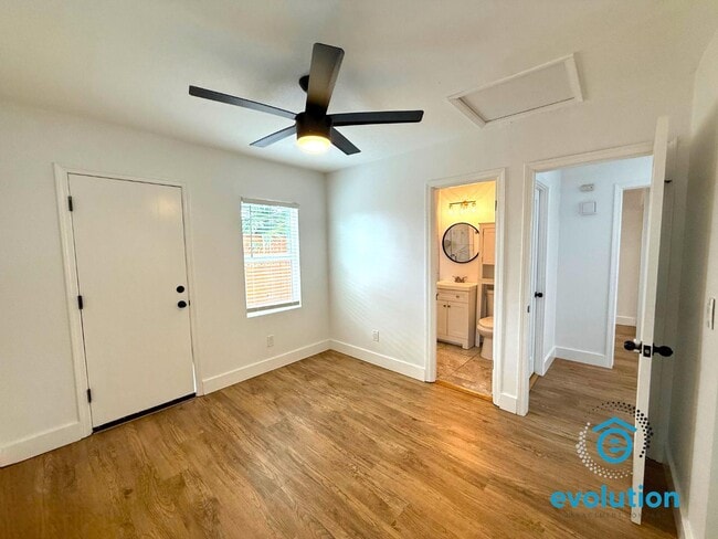 Building Photo - 4064 Laverne Pl