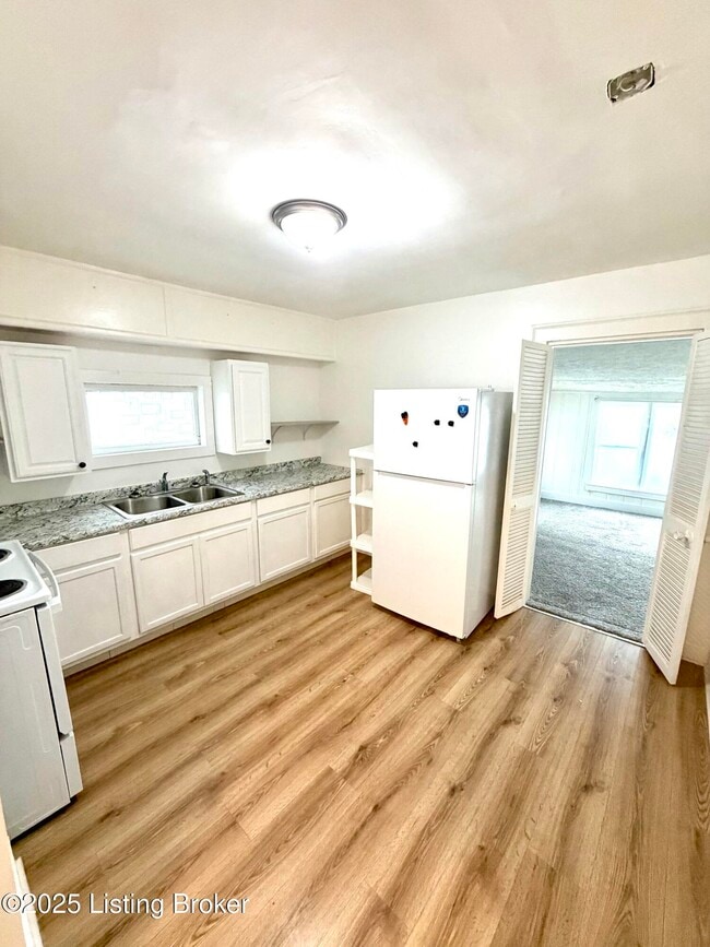 Building Photo - 3317 Dumesnil St