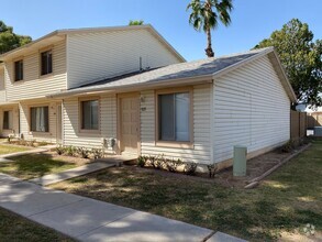 Building Photo - Tempe Townhouse 2 Bed/1Bath Single Story w...