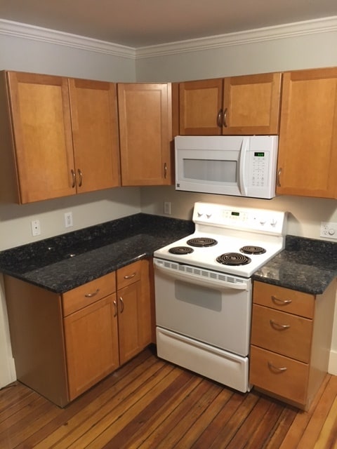 kitchen - 263 Pleasant St