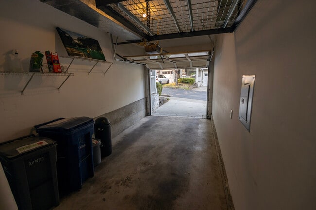 Garage - 17819 NE 96th Way