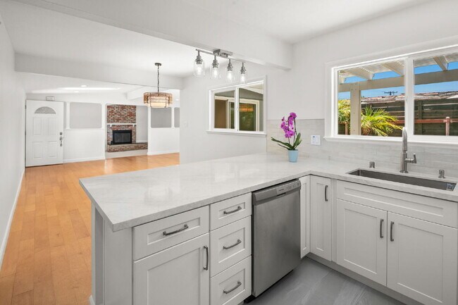 Building Photo - Welcome to your rare gem, dream home in Clairemont, San Diego!
