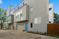 Building Photo - 4704 Crawford St