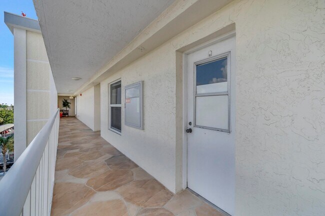 Building Photo - 1 Harbourside Dr