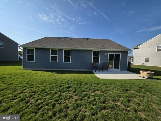 Building Photo - 38493 Barberry St