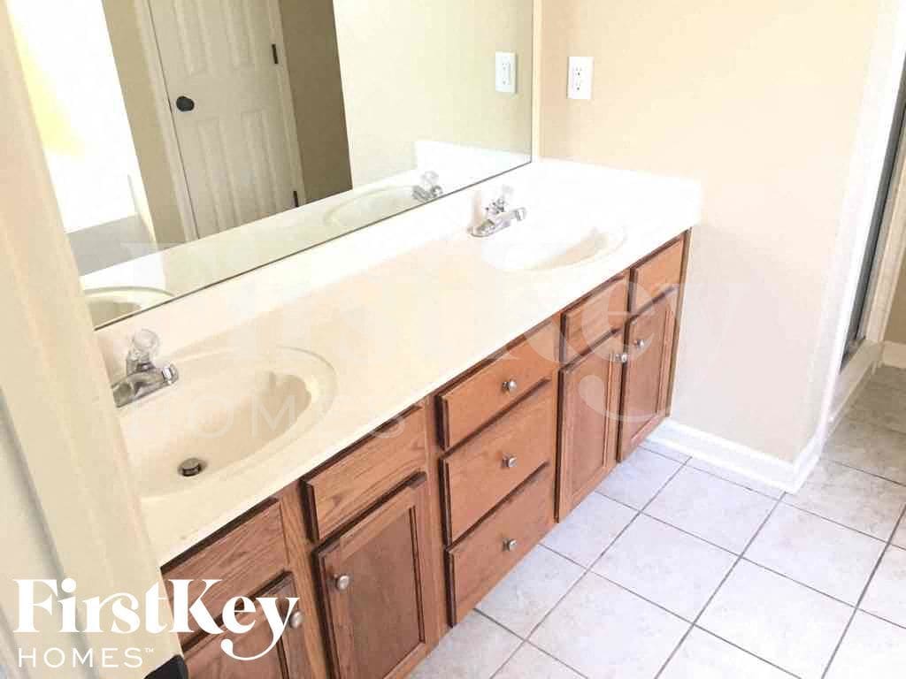 Building Photo - 6706 Einat Cove