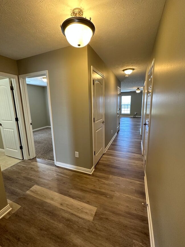 Building Photo - 3 Bedroom House and Fenced in Yard Availab...