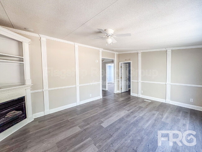 Building Photo - 2057 Oakley Rd