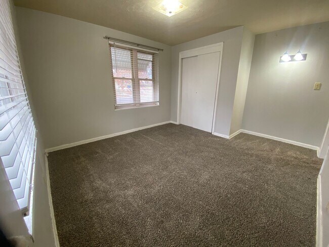 Building Photo - 2 bedroom 1 bathroom home in Shawnee