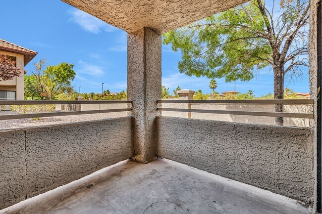 Building Photo - SW!! 2 Bedroom Condo!! 1st Floor!! Newly r...