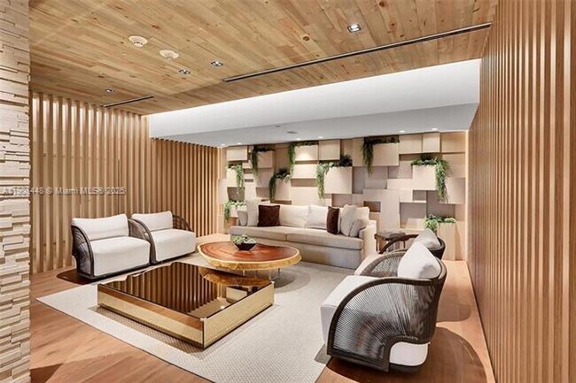 Building Photo - 2301 Collins Ave