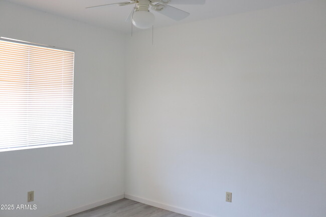 Building Photo - 1841 Lexington Dr