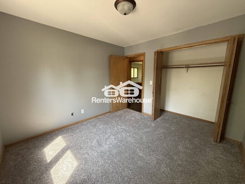 Building Photo - 405 Monroe Pl