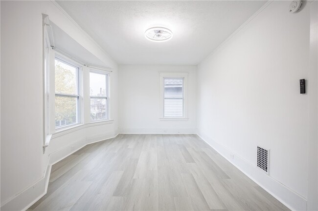 Building Photo - 35 Lawton St