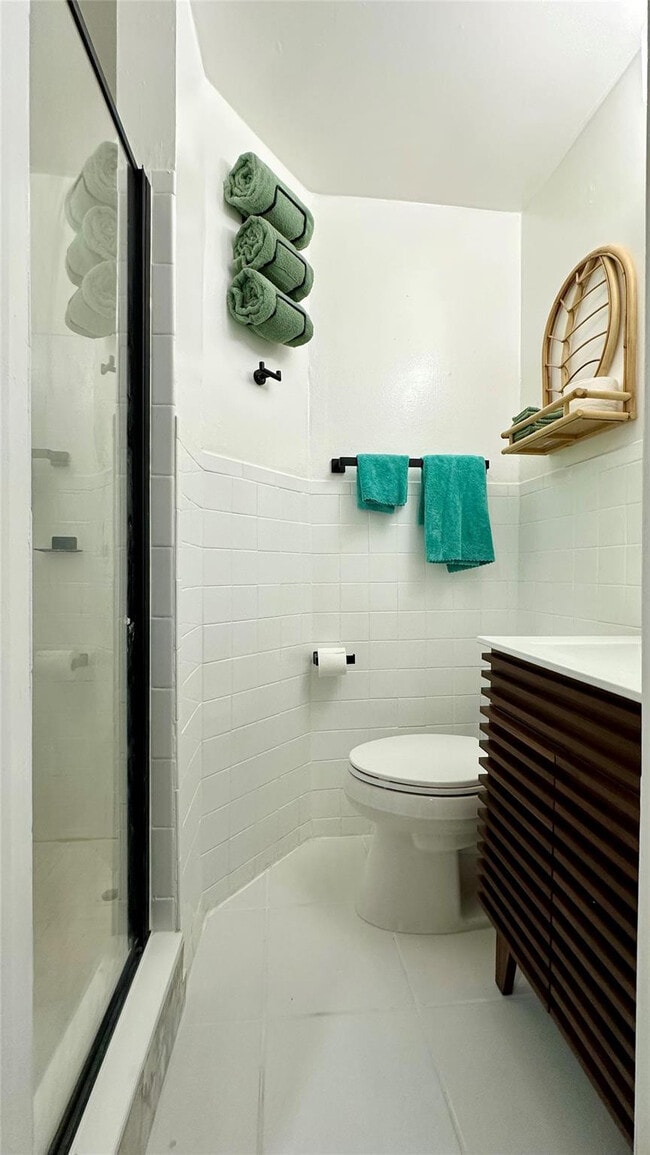 Building Photo - 1145 NE 17th Terrace