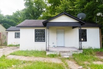 Building Photo - 2005 Belton Ave