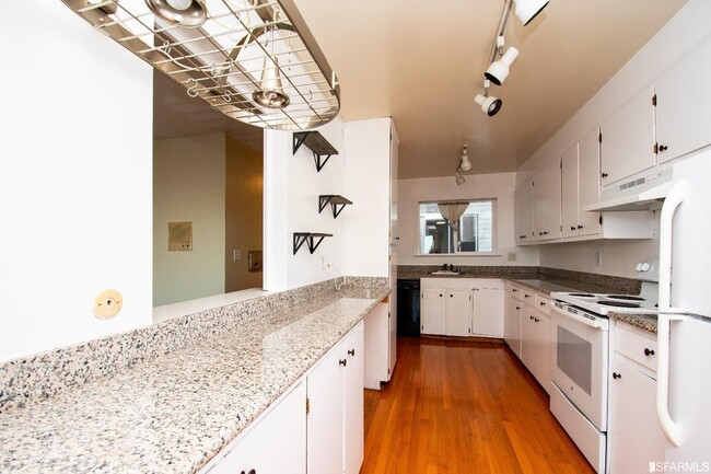 Building Photo - 477 Burnett Ave