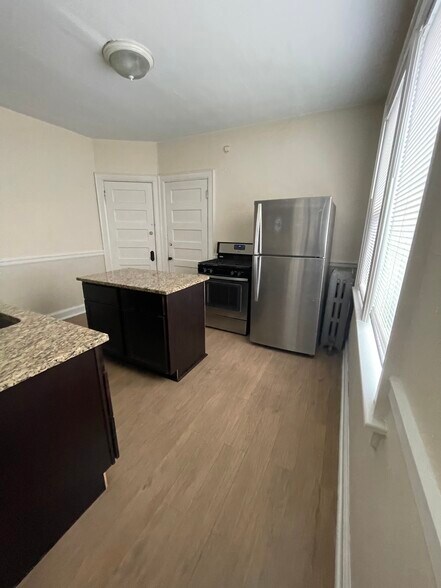 Building Photo - 1808 E Webster Pl
