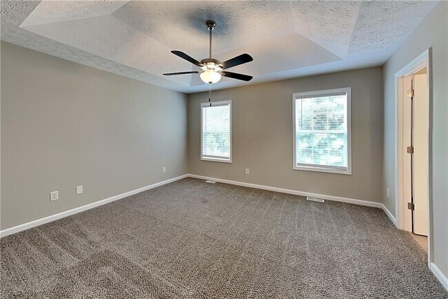 Building Photo - 110 Rockefeller Ln